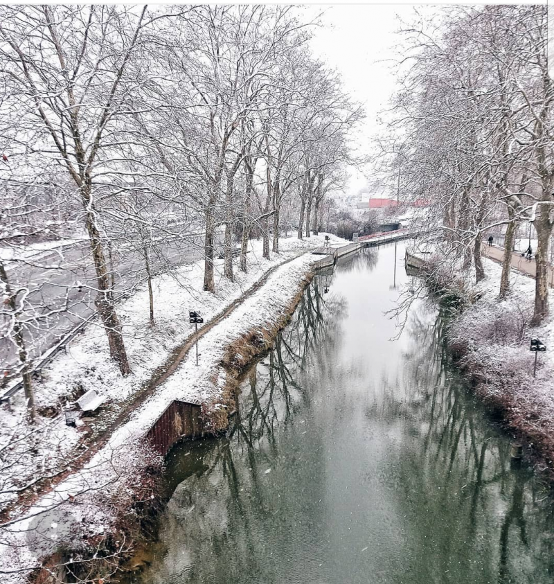 Canal avec neige